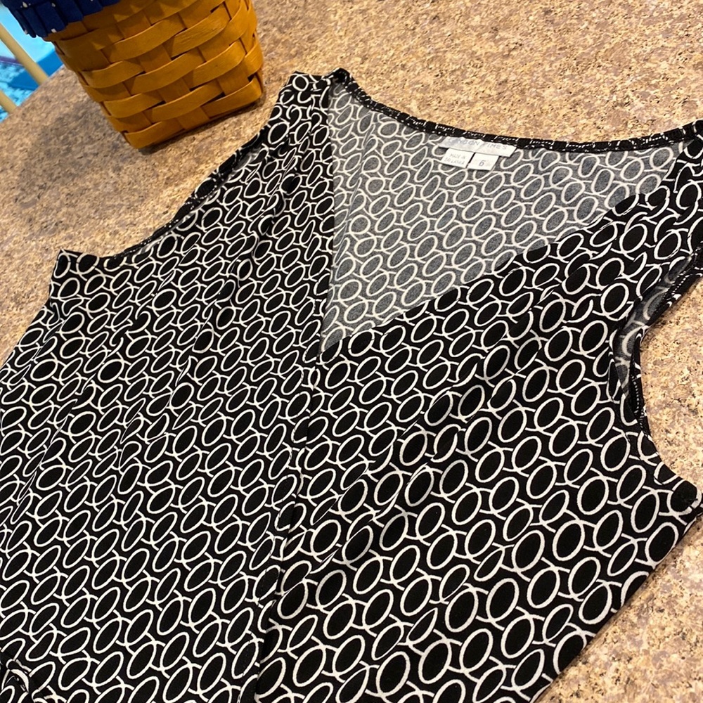 London Times Black and White Sleeveless Dress 6 Flouncy Bottom Edge
